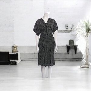 Diane von furstenberg polka dot silk wrap dress Size 0